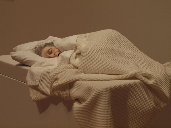 Ron Mueck sculpture