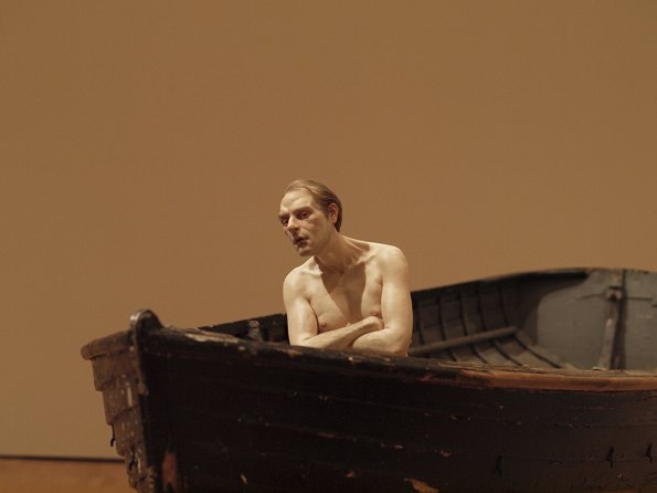 Ron Mueck sculpture